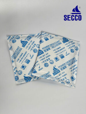 Đóng gói bàn ghế gỗ kèm gói hút ẩm SECCO trong thùng carton