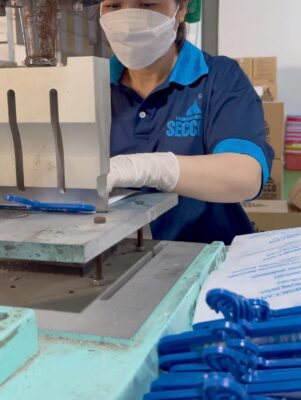 Máy hàn miệng gói hút ẩm tại nhà máy SECCO